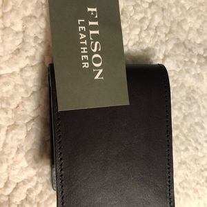 C. C. Filson Bridle leather bi-fold wallet. NEW